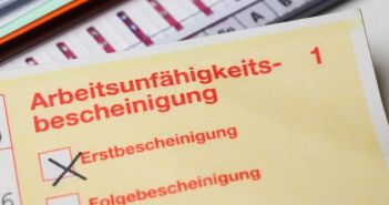 Rechtliche Bedeutung der Krankmeldung nach Kündigung im (Foto: AdobeStock - Tobias Arhelger 268560086)