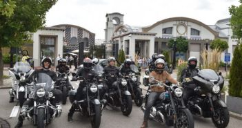 VIPs feiern BMW Motorrad Ausstellung in Ingolstadt Village (Foto: "Make Life a Ride” eine Ausstellung der BMW Motorrad Heritage im Ingolstadt Village(BrauerPhotos. G.Nitschke))