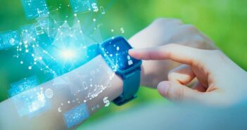 Smart Watch: Die Zukunft des Einzelhandels (Foto: AdobeStock 643487239 metamorworks)